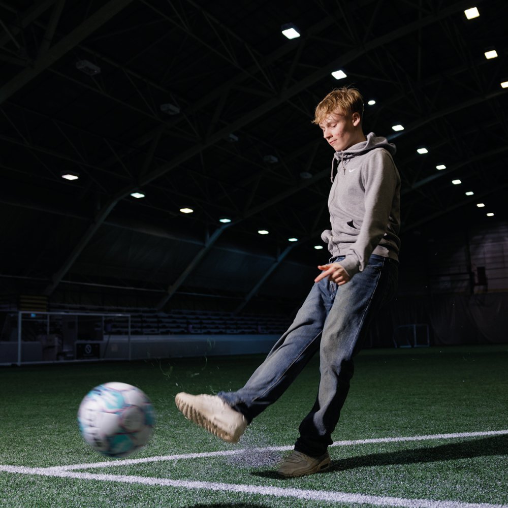 Portrett av Gustav på fotballbanen